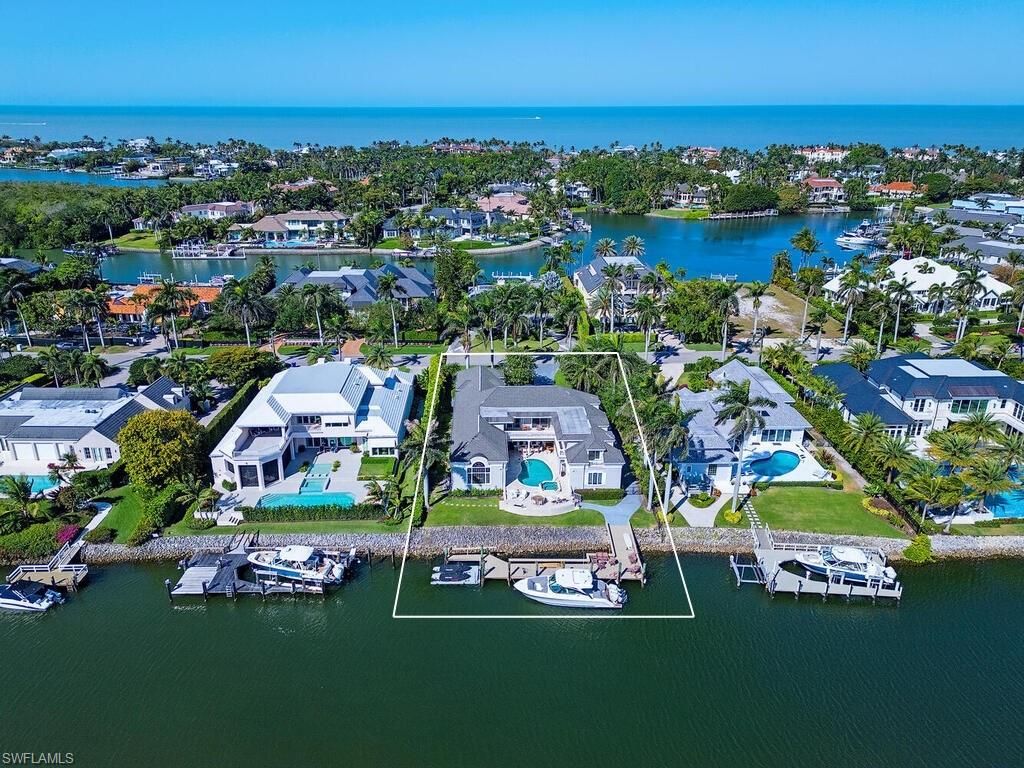 Photo of 3175 Fort Charles DR, NAPLES, FL 34102 (MLS # 225038944)