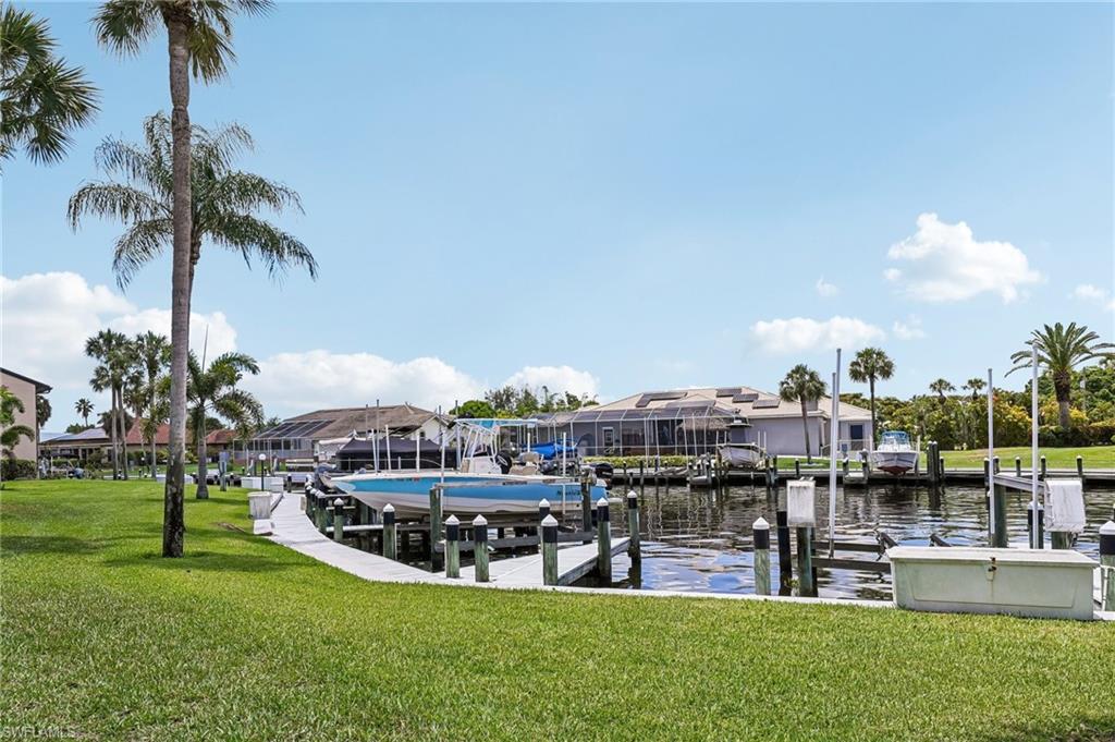ADMIRALTY YACHT & RACQUET CLUB - Residential