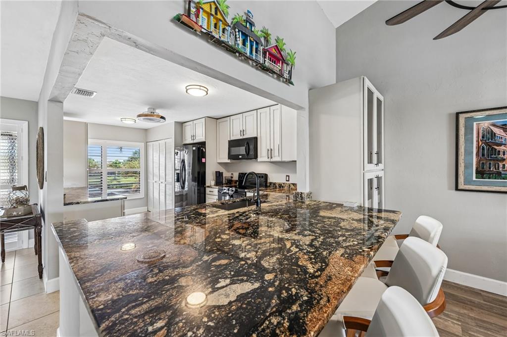 ADMIRALTY YACHT & RACQUET CLUB - Residential