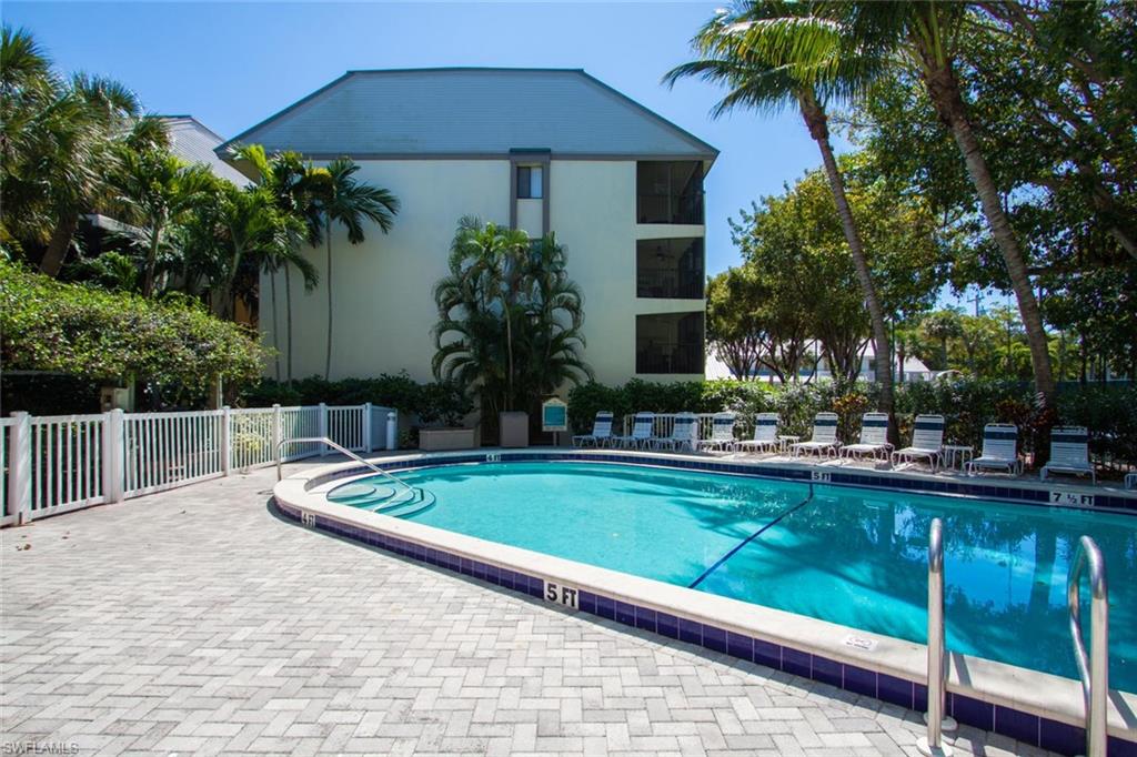 TENNIS VILLAS - Residential