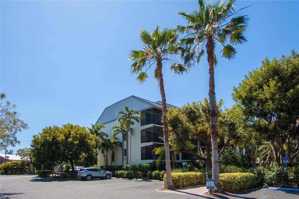 TENNIS VILLAS - Residential