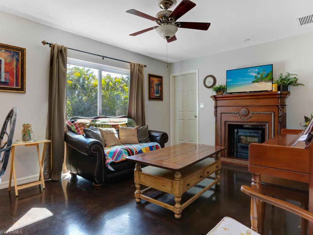 LELY TROPICAL ESTATES - Residential