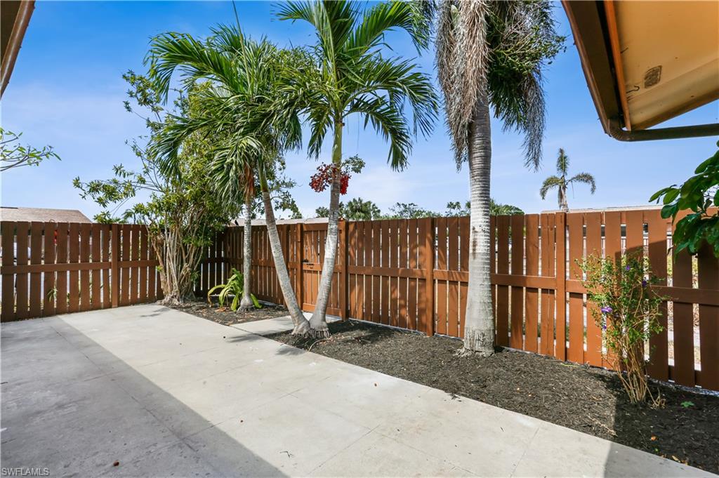 ROYAL WOODS - Residential