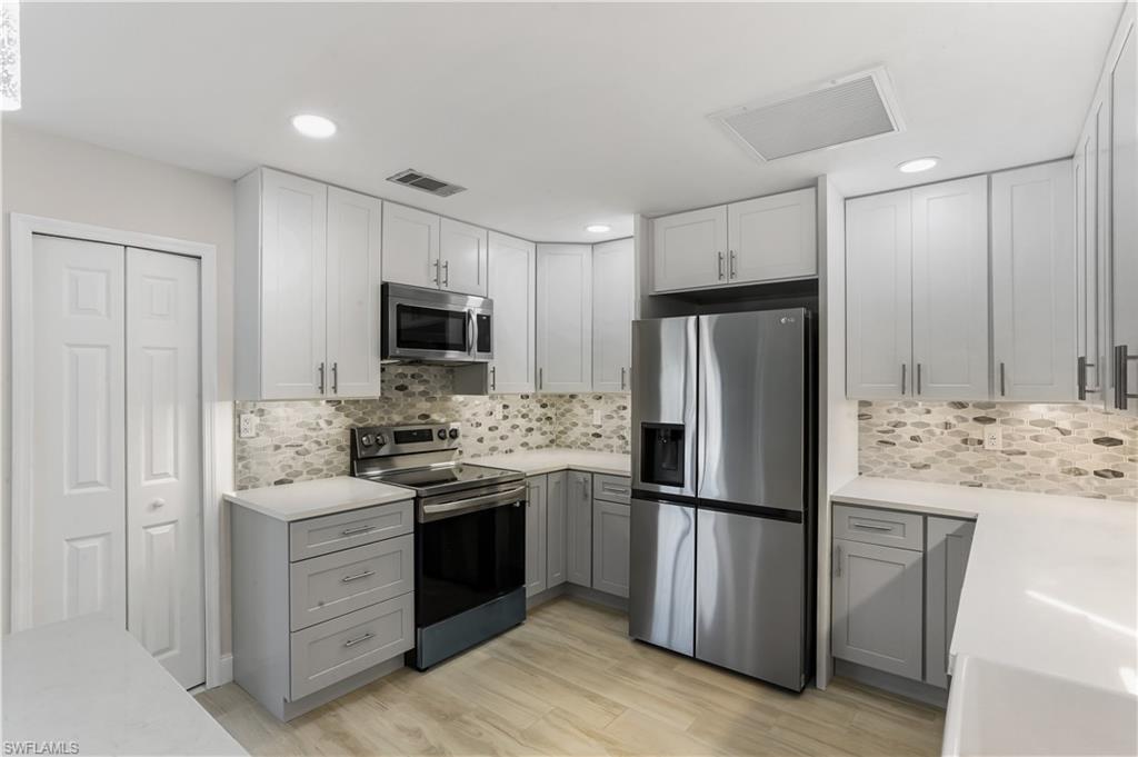 ROYAL WOODS - Residential