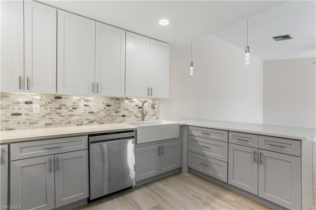 ROYAL WOODS - Residential