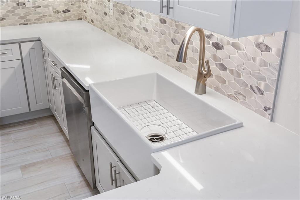 ROYAL WOODS - Residential