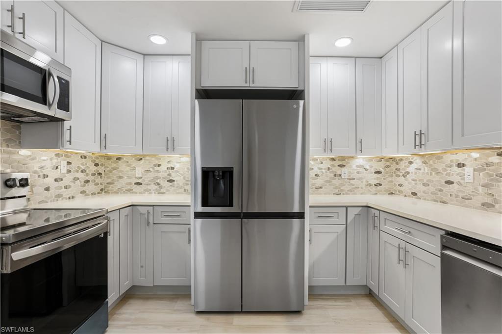 ROYAL WOODS - Residential