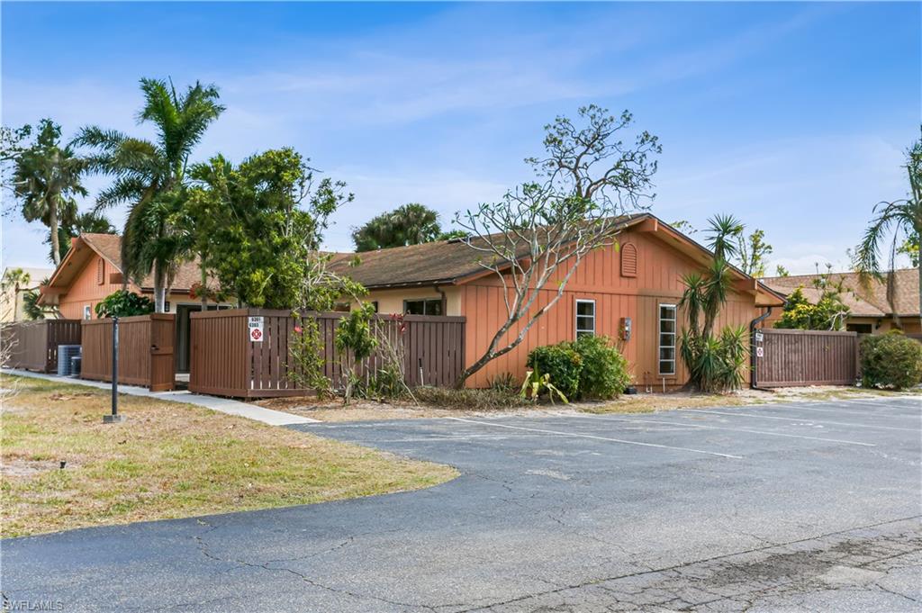 ROYAL WOODS - Residential