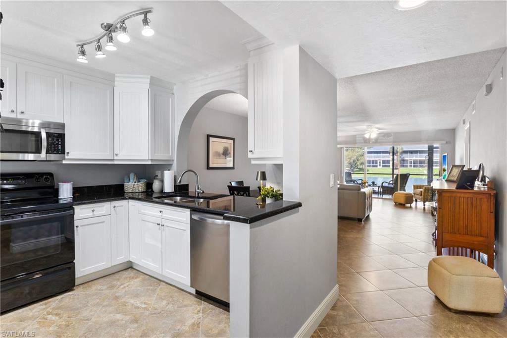 ABBEY ON THE LAKE - Residential