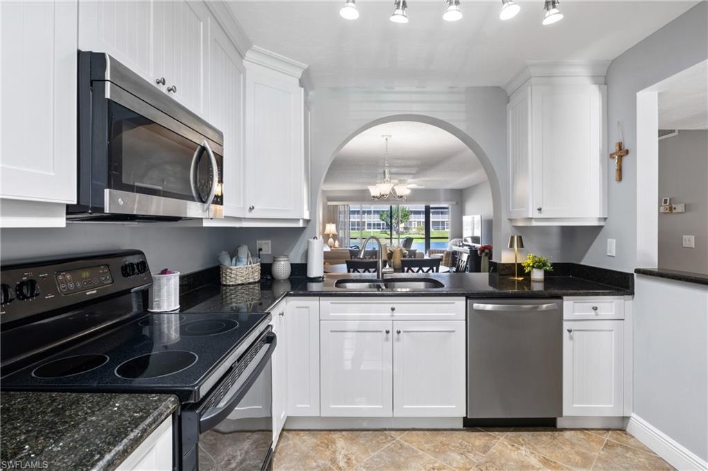 ABBEY ON THE LAKE - Residential