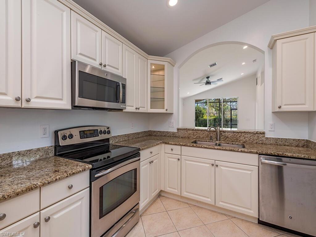 SATURNIA LAKES - Residential