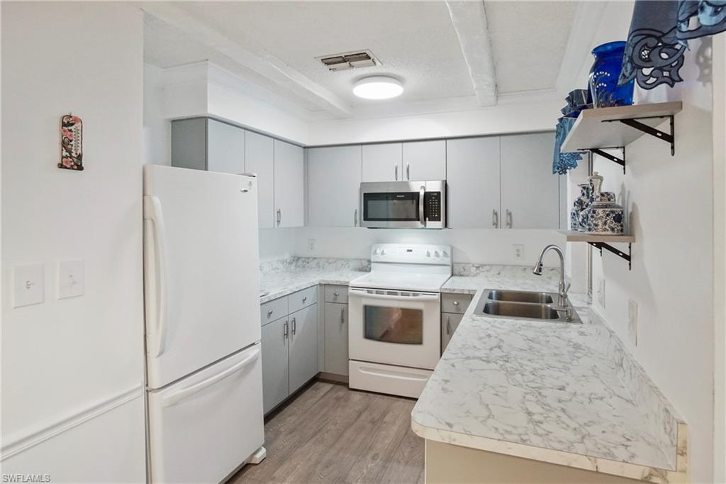 SAN CARLOS PARK - Residential