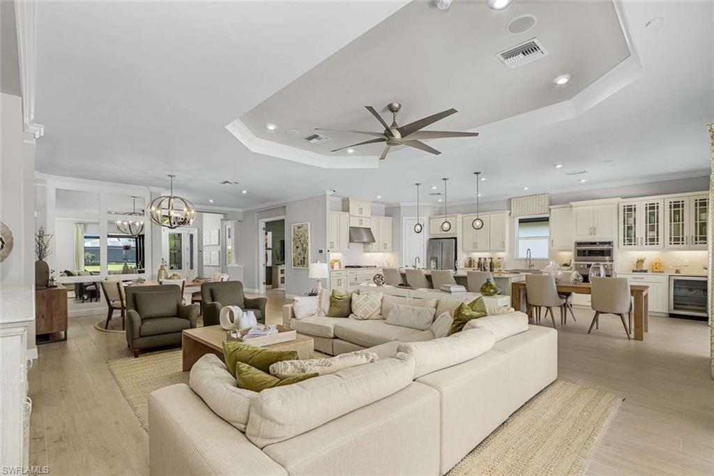 ESPLANADE LAKE CLUB - Residential