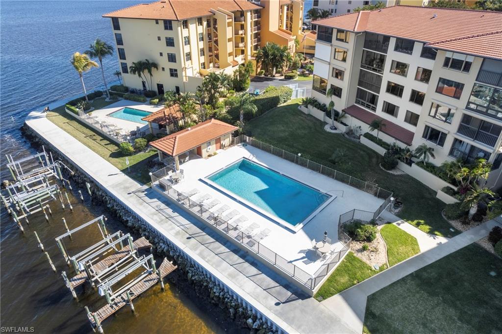 RIVERS CONDO - Residential