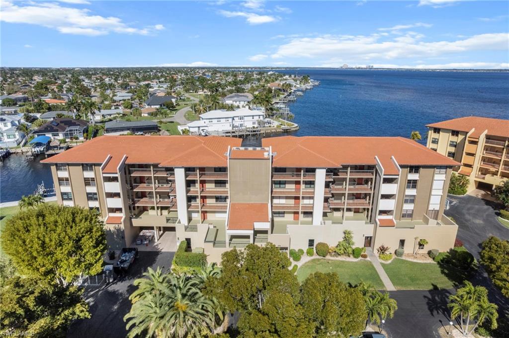 RIVERS CONDO - Residential