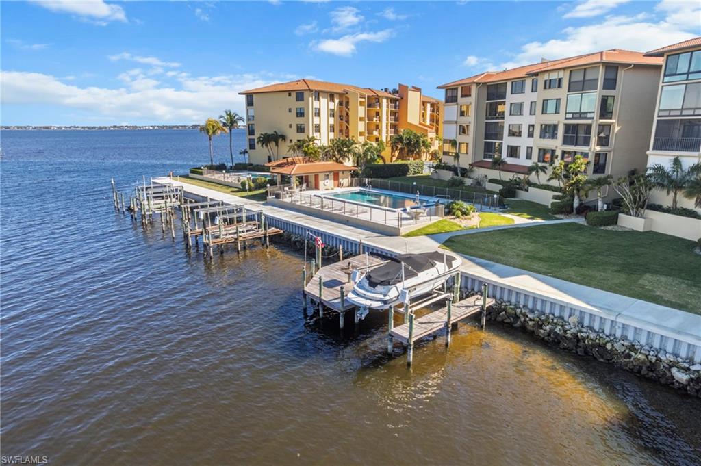 RIVERS CONDO - Residential