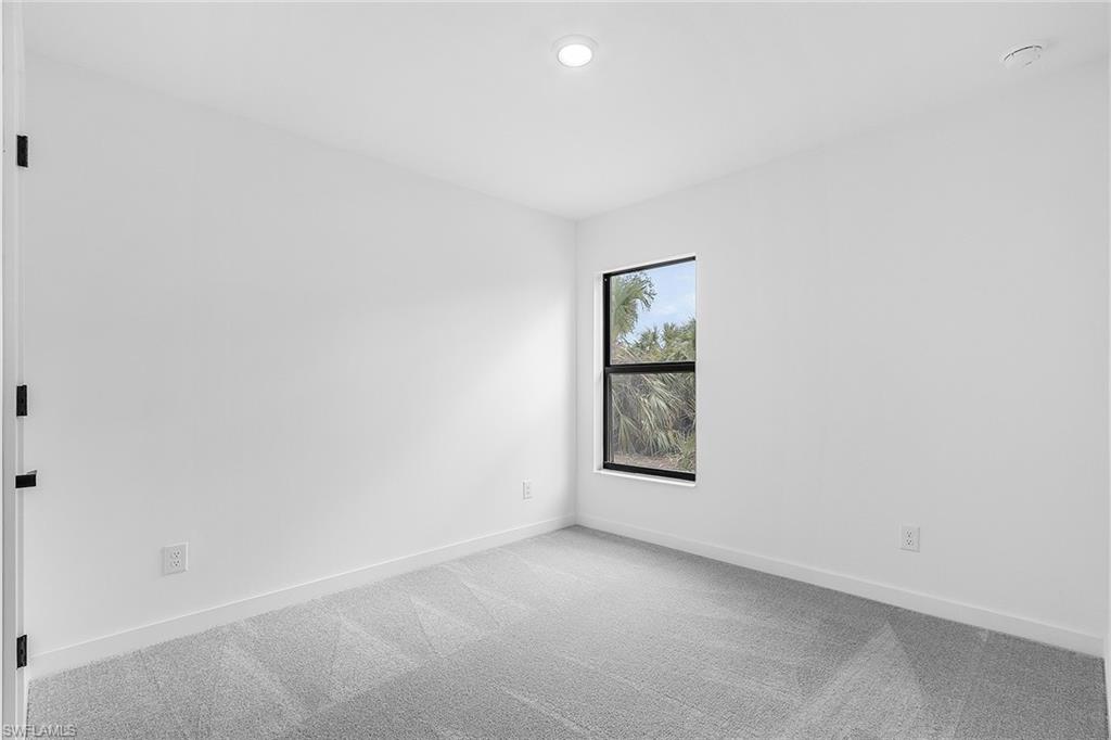 MIRROR LAKES - Residential