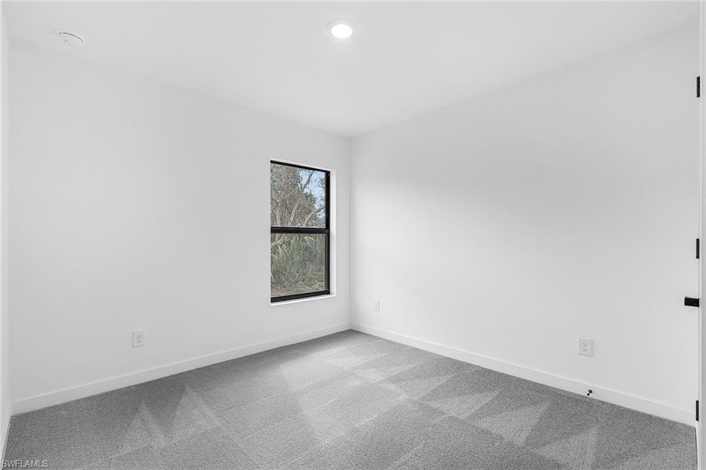 MIRROR LAKES - Residential