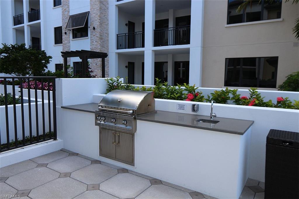 NAPLES SQUARE - Residential Lease