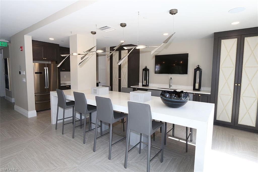 NAPLES SQUARE - Residential Lease