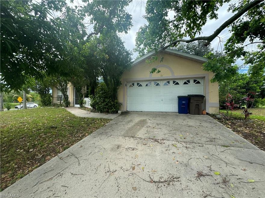 Investor Special !! Cash Only !! Nice House in a good location, just needs some TLC. CBS Construction, 3/2/2 corner lot with mature landscaping. Needs a roof, dinning room window and basic remodel to get it back into shape.