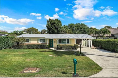 1157 Royal Palm DR NAPLES FL 34103