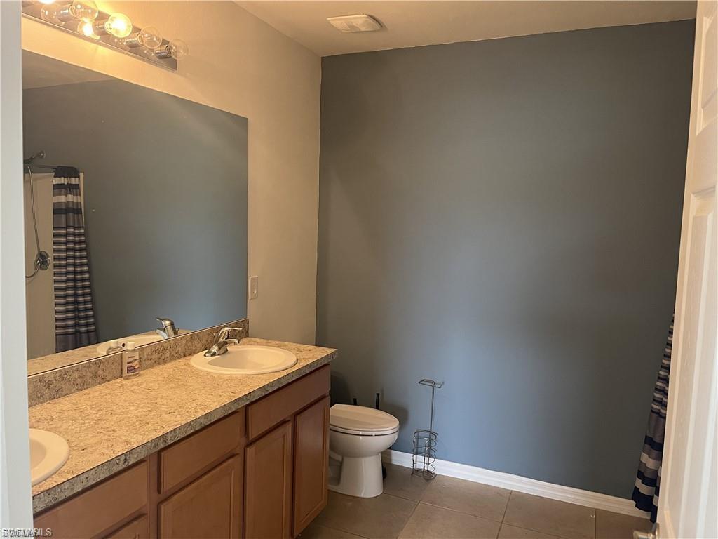 TOWN LAKES - Residential Lease