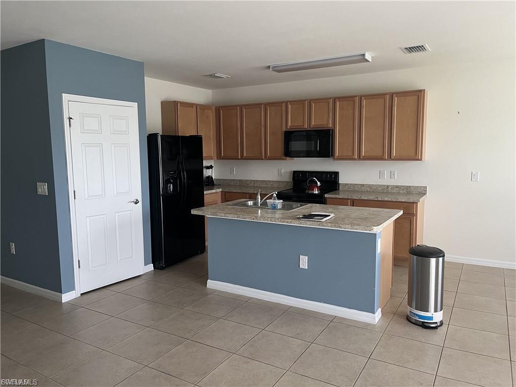 TOWN LAKES - Residential Lease