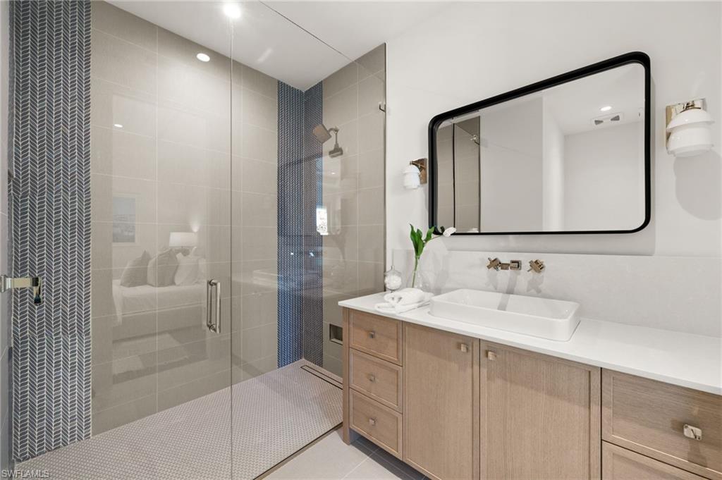 PARK SHORE - Residential