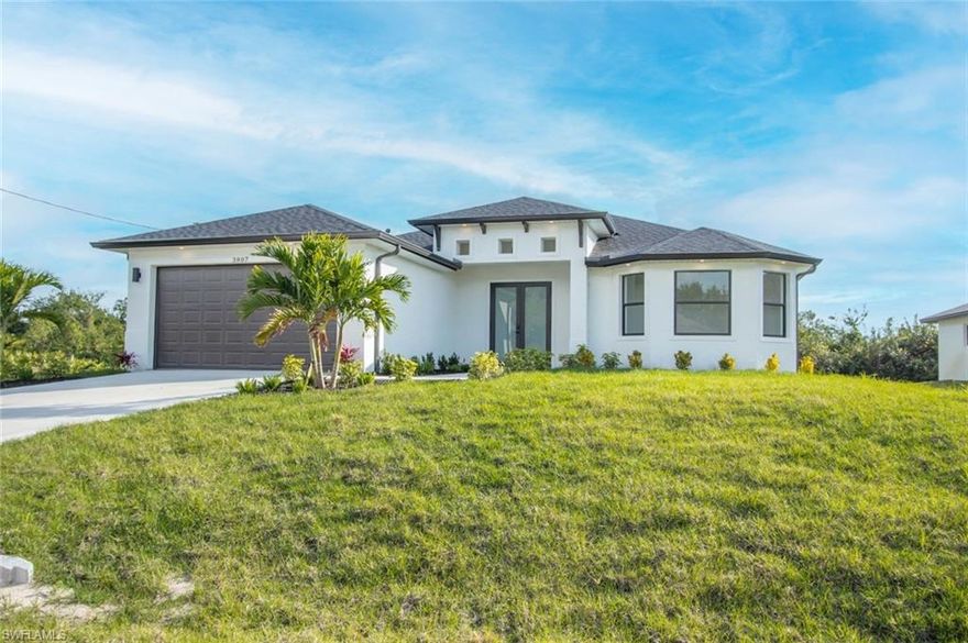 WOW, 4 BEDROOM 2 BATHS ,OVER 1700 SQ FT UNDER AIR ,BRAND NEW LUXORY HOME , ALL YOU NEED . KITCHEN AND BATH  WITH  QUARTZ COUNTERTOPS , LED LIGHTS ,
OPEN LIVING-ROOM,  ESPECTACULAR FIRE PLACE AND SMALL BAR ,ALL QUALITY ON THIS PARTICULAR HOME
TILE FLOOR, IMPACT WINDOWS AND DOORS ,HIGH CEILINGS ,BEAUTIFUL DESIGN ,CLOSE TO RD 82 AND DANIELS