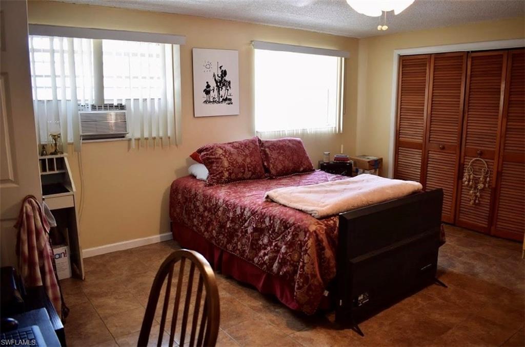 NAPLES PARK - Residential