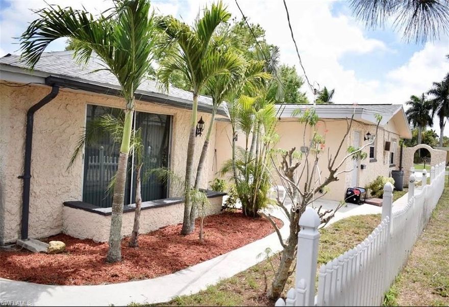 Just unpack your bags or use as the perfect vacation rental! Naples' Best Beaches are located only 1 mile away. It is ideally located off of Vanderbilt Drive, placing you directly between both Vanderbilt Beach and Delnor-Wiggins State Park. Easy walking and biking distance to both. Close to Mercato, several supermarkets, and Pelican Bay Community Park is less than a mile away, offers tennis, racquetball and basketball courts to use. Property also has a spacious inlaw suite.