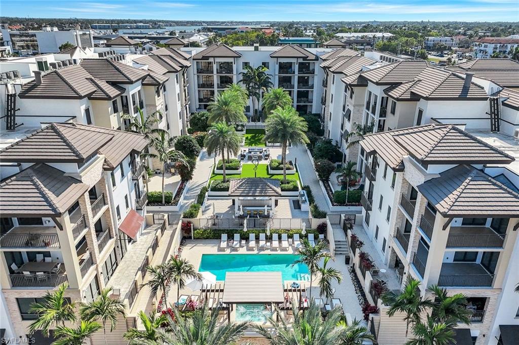 NAPLES SQUARE - Residential