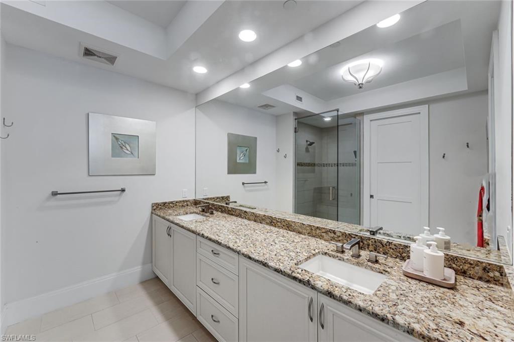 NAPLES SQUARE - Residential