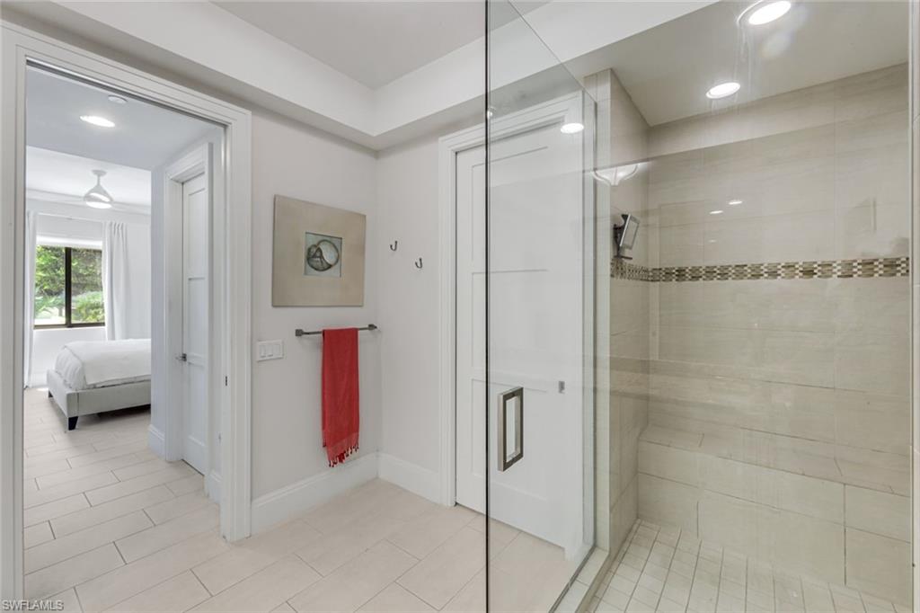 NAPLES SQUARE - Residential