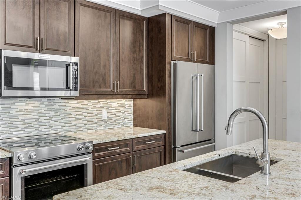 NAPLES SQUARE - Residential