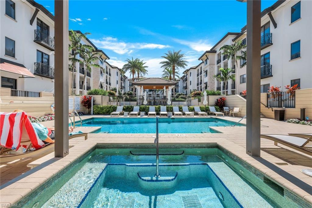 NAPLES SQUARE - Residential