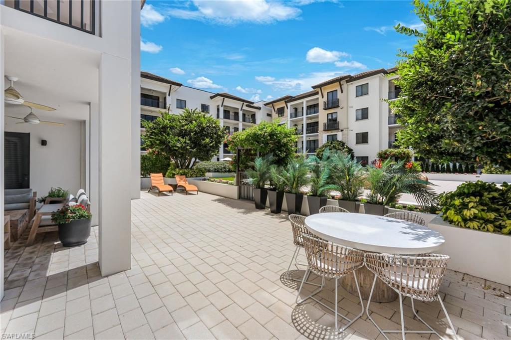 NAPLES SQUARE - Residential