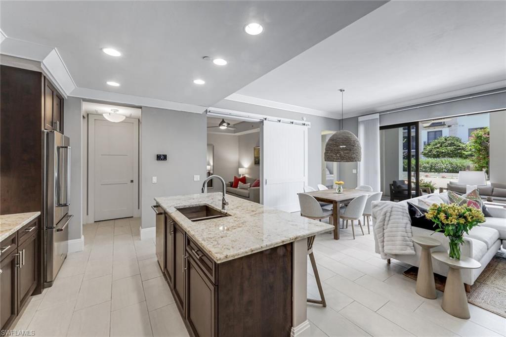 NAPLES SQUARE - Residential