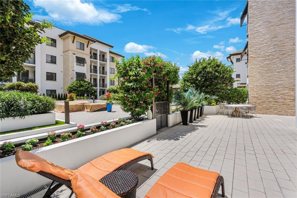 NAPLES SQUARE - Residential