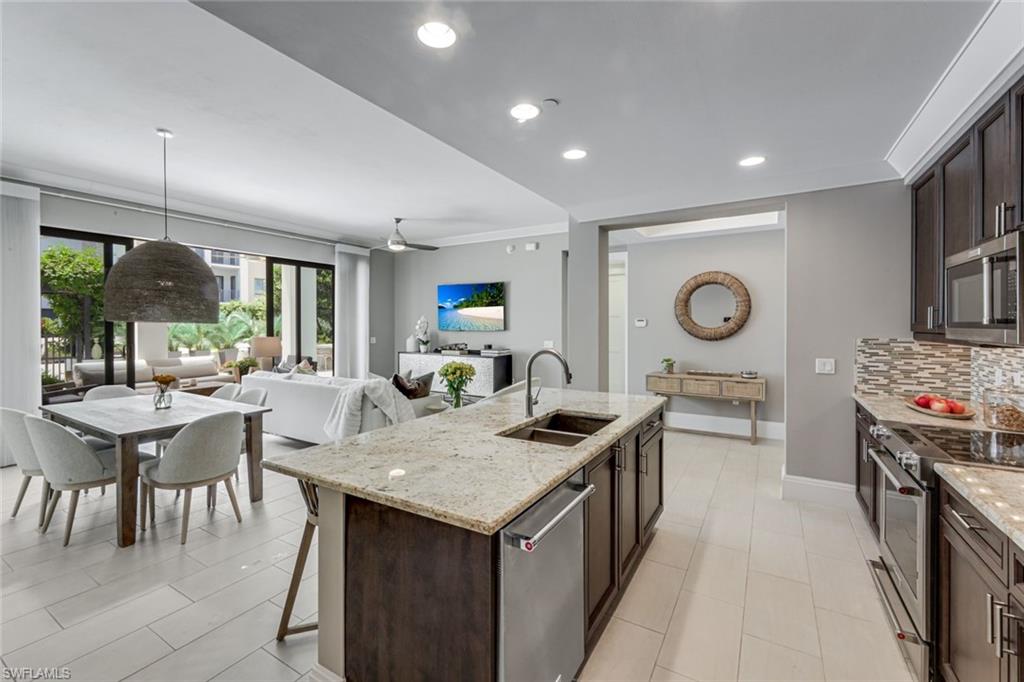 NAPLES SQUARE - Residential