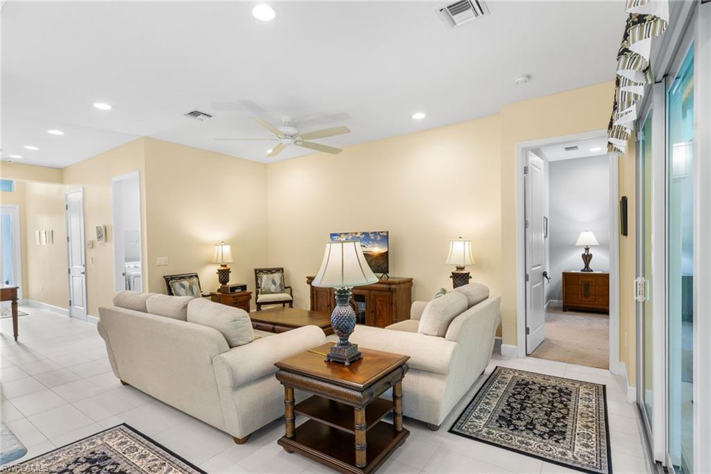 VALENCIA TRAILS - Residential