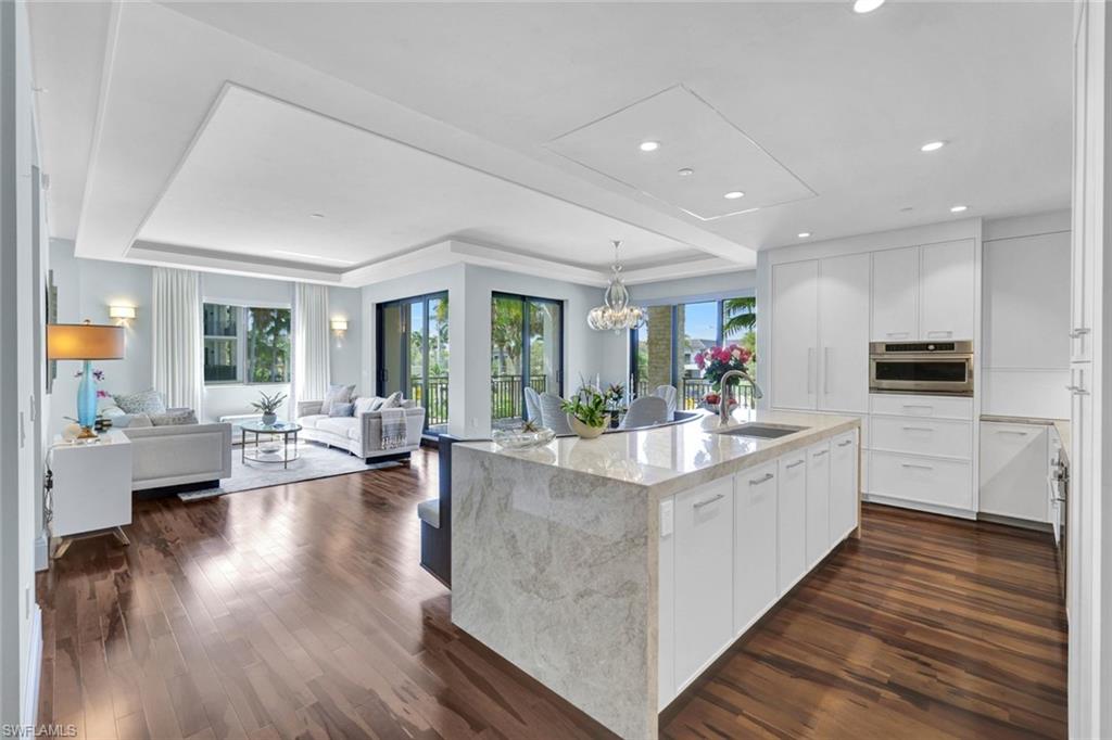 NAPLES SQUARE - Residential