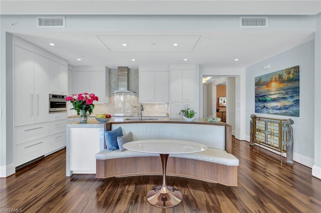 NAPLES SQUARE - Residential