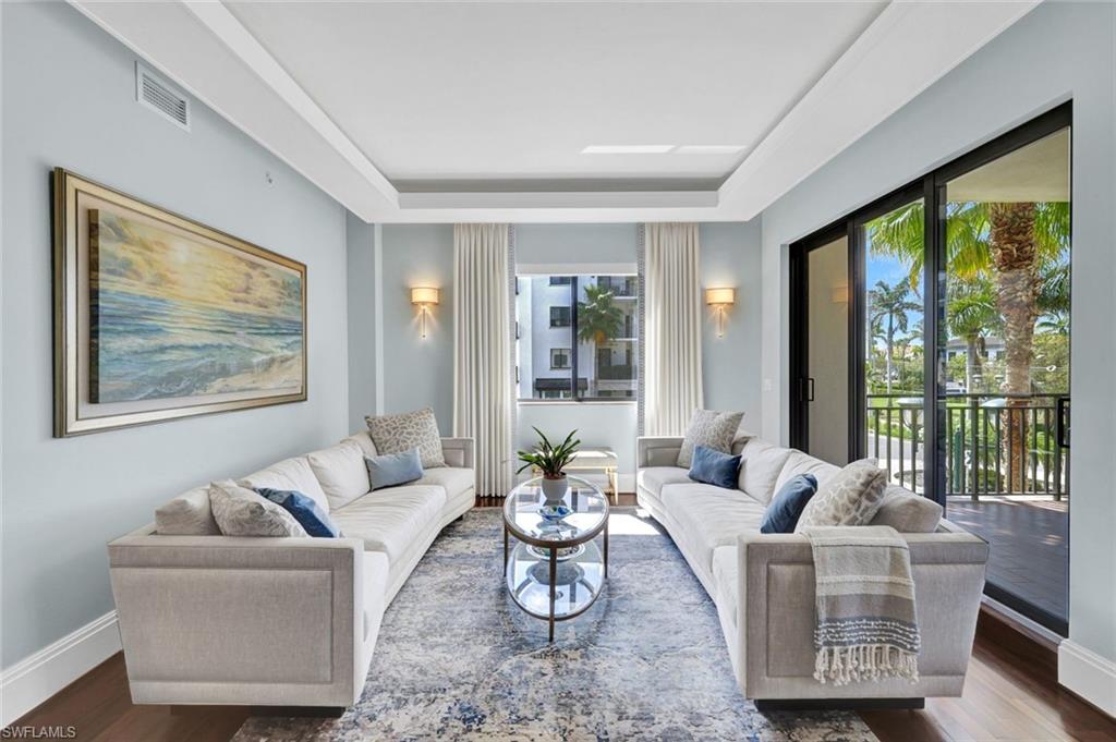 NAPLES SQUARE - Residential