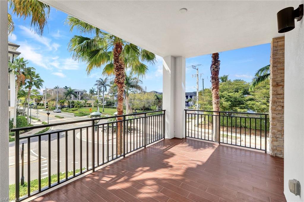 NAPLES SQUARE - Residential