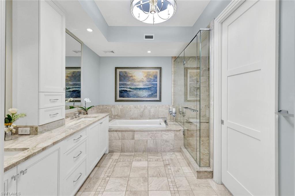 NAPLES SQUARE - Residential