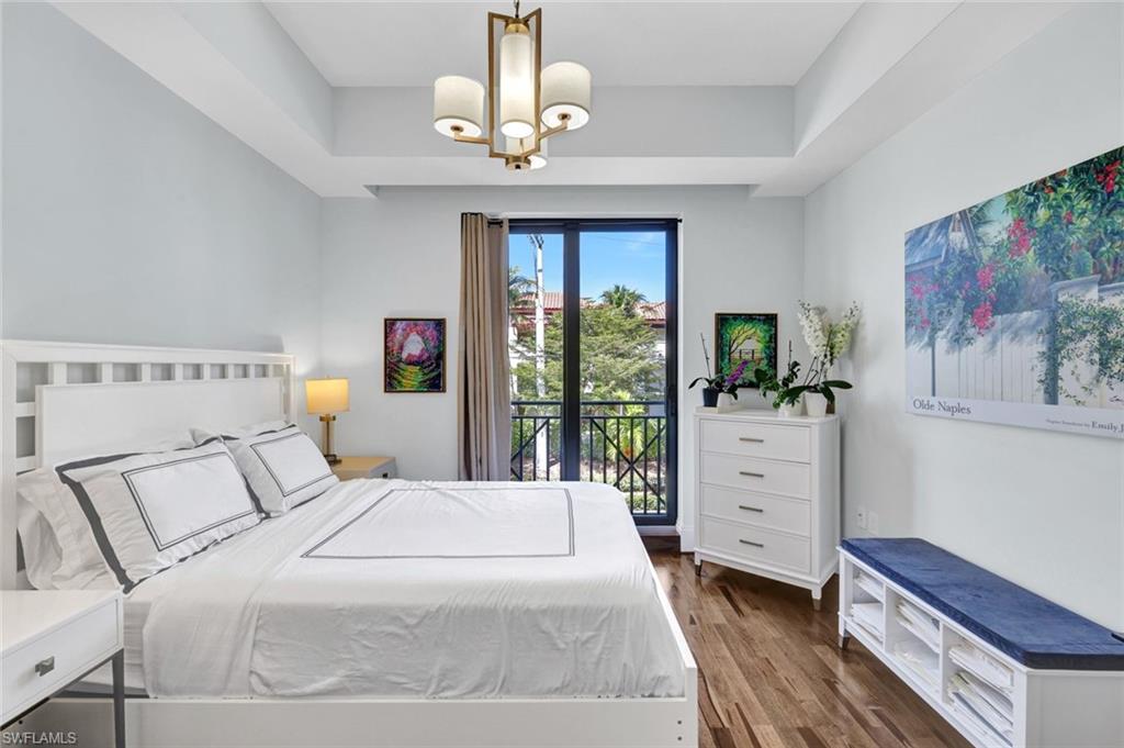 NAPLES SQUARE - Residential