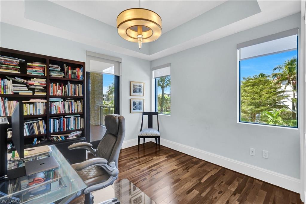 NAPLES SQUARE - Residential