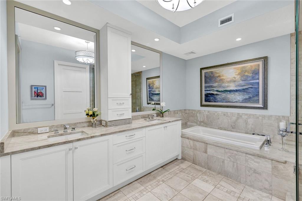 NAPLES SQUARE - Residential